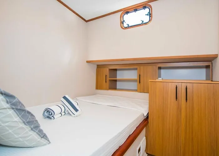 Gulet For Rent In Goecek - 24 Mt 6 12 Guest 보트호텔